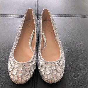 NWT Jewel by BADGLEY MISCHKA Mischka flats with jewels. Size 7